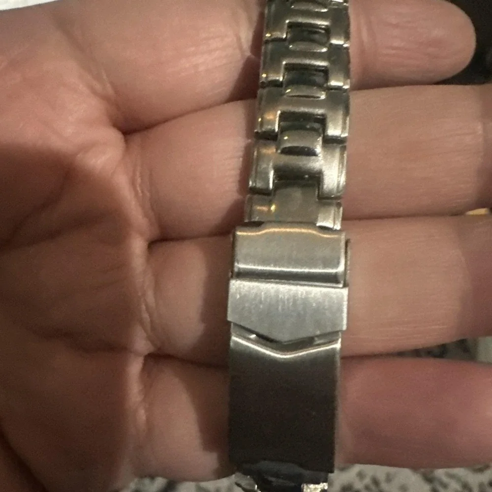 Working Womans Lorus watch 28mm Silver Crystal Dial Steel Bracelet Fit 7.5in Run